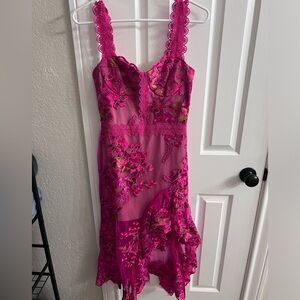 Revolve Eva Midi Dress in Fuchsia
Bronx and Banco. Size small.